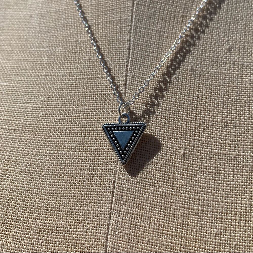 NWT Sterling Silver Plated Chain & Triangle Charm Necklace. - Picture 5 of 8